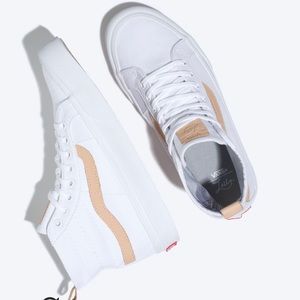 LEILA HURST SK8-HI 138 DECON SF